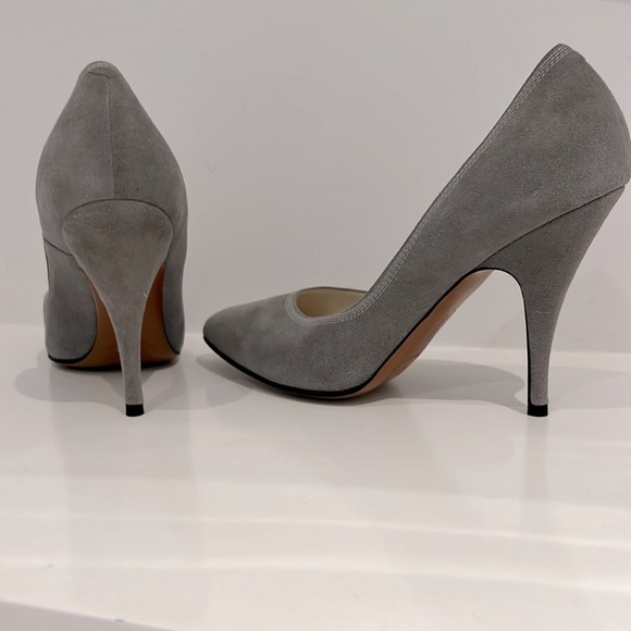 Ferragamo authentic gray suede 3 1/2 heels/ size 38 Italian-worn once. Classics - Picture 2 of 6
